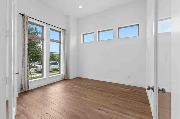 145 Cyrus Milton Dr, Buda, TX 78610