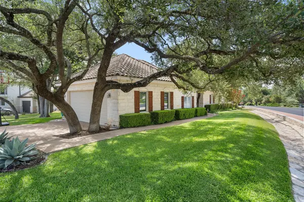 2 Jasperwood CT, Austin, TX 78738