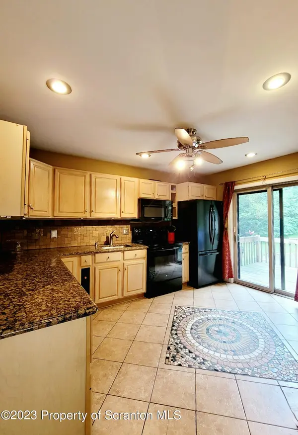 1190 Chickadee DR, Pocono Summit, PA 18346