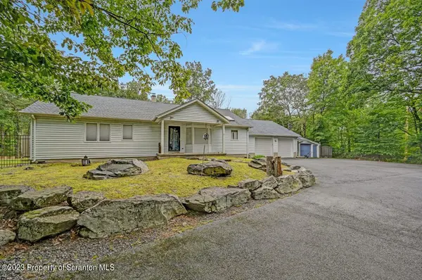156 Hillview PL, Shohola, PA 18458
