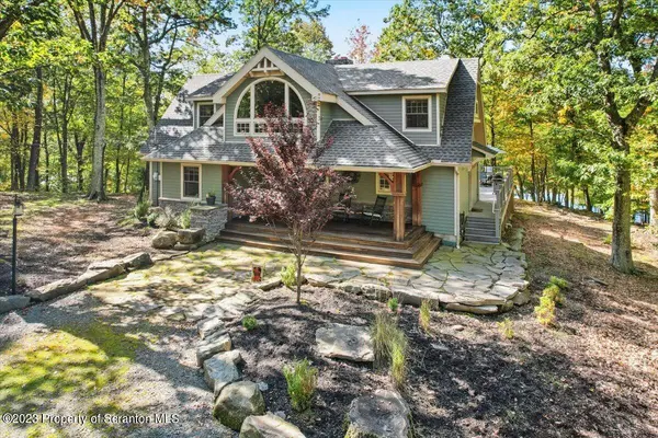177 E Shore DR, Hawley, PA 18428