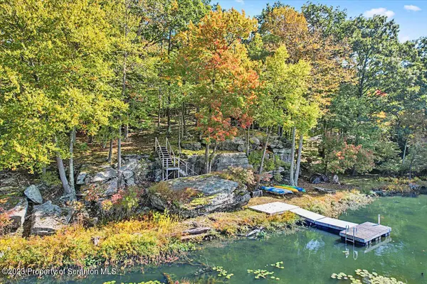 177 E Shore DR, Hawley, PA 18428