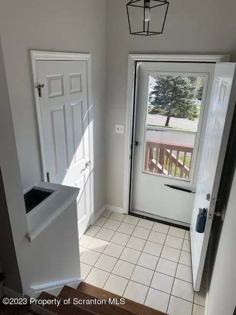 8 Briarwood Way, Clarks Summit, PA 18411