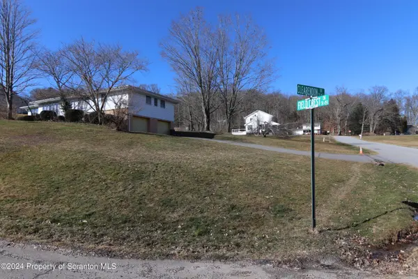 111 Fieldcrest DR, Tunkhannock, PA 18657
