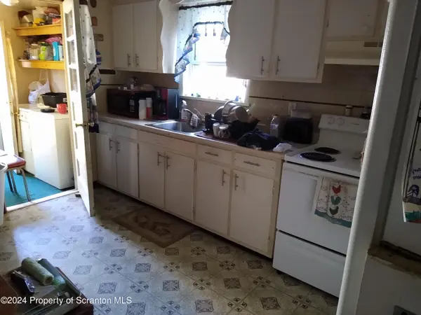 117-119 E cranberry AVE, West Hazleton, PA 18202