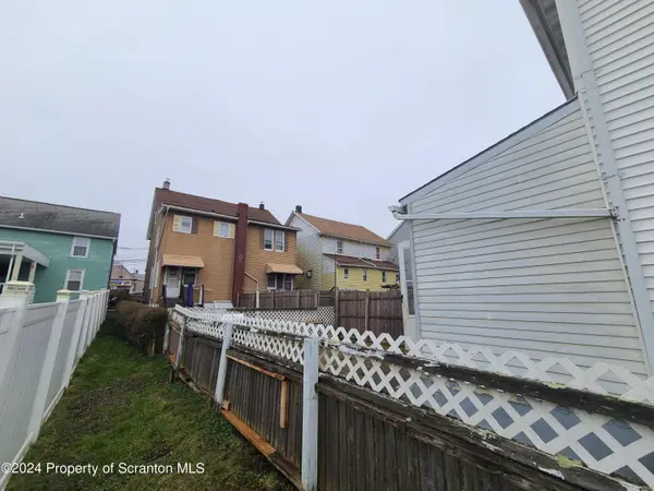 117-119 E cranberry AVE, West Hazleton, PA 18202