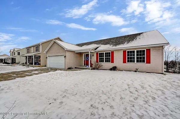 520 Wisteria DR,  Moosic,  PA 18507