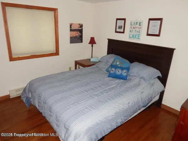 1556 Evergreen RD, Pocono Pines, PA 18350