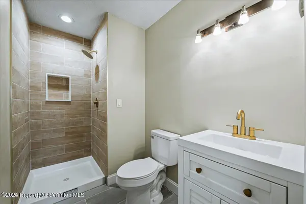 7128 Glouster RD, Tobyhanna, PA 18466