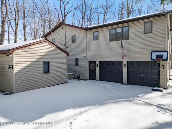 102 Cherry Cove TER, Canadensis, PA 18325