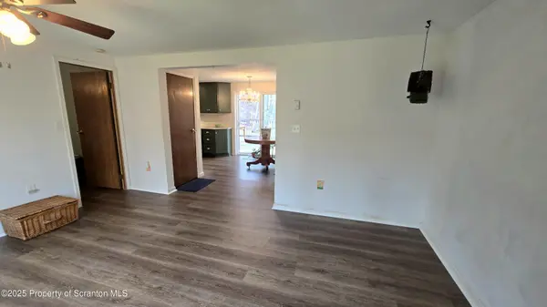 237 Mohican Rd, Canadensis, PA 18325