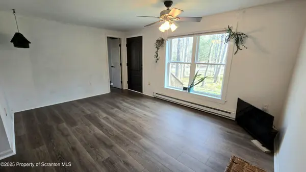 237 Mohican Rd, Canadensis, PA 18325
