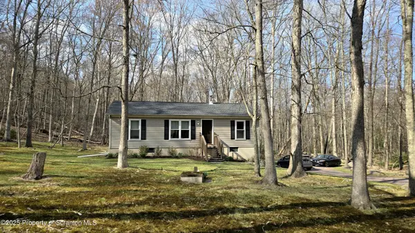 237 Mohican Rd,  Canadensis,  PA 18325