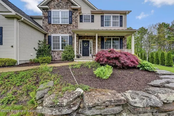 1034 Circle Green DR #L-18, South Abington Twp, PA 18411