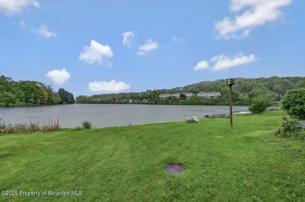 7 Lakeside DR, Clarks Summit, PA 18411