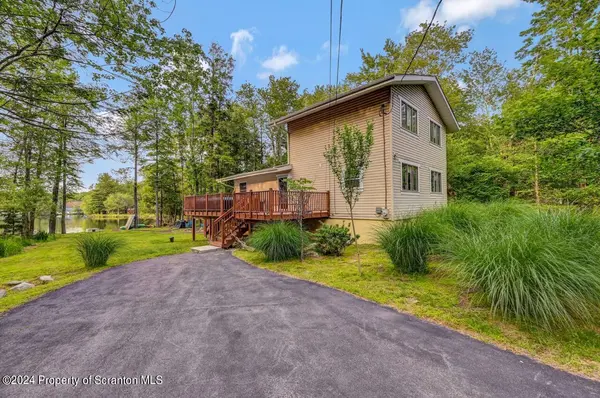 330 Stillwater DR, Pocono Summit, PA 18346