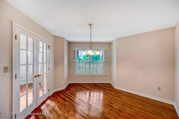 100 Abbey DR, South Abington Twp, PA 18411