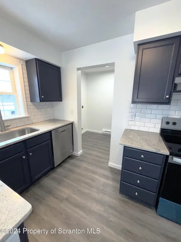 31 S Waterford RD, Dalton, PA 18414