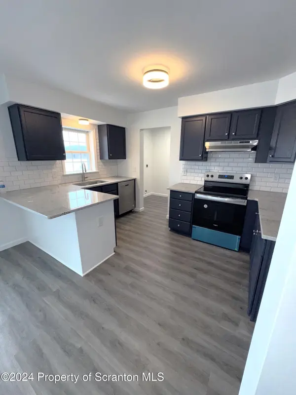 31 S Waterford RD, Dalton, PA 18414