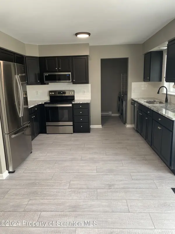 29 S Waterford RD, Dalton, PA 18414