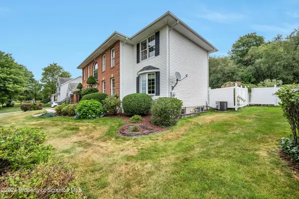 810 Laurel RD, Mayfield, PA 18433