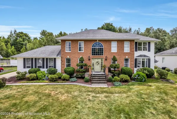 810 Laurel RD, Mayfield, PA 18433