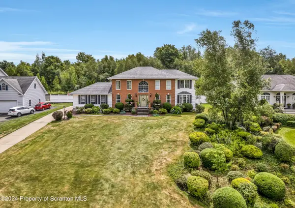 810 Laurel RD, Mayfield, PA 18433