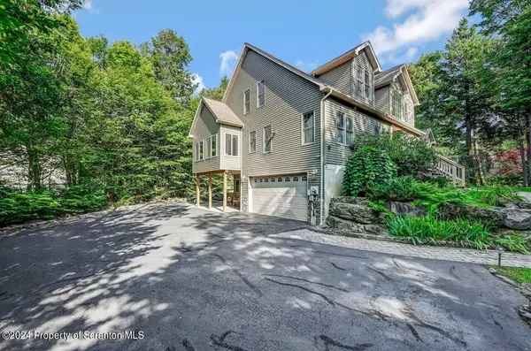 282 Riverfront WAY, Gouldsboro, PA 18424