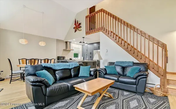 127 High Ridge RD, Dingmans Ferry, PA 18328
