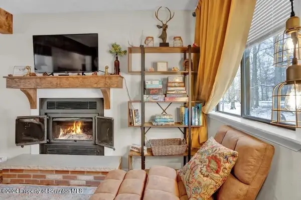 159 Rainbow DR, Lackawaxen, PA 18435