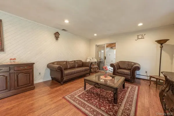 22 Vine ST, Centereach, NY 11720