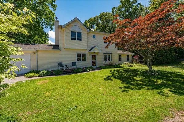 22 Vine ST, Centereach, NY 11720