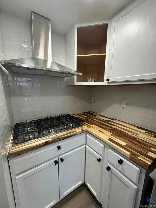 4128 71st ST #4D, Woodside, NY 11377