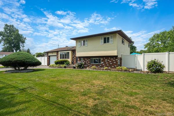 336 W 23rd ST, Deer Park, NY 11729