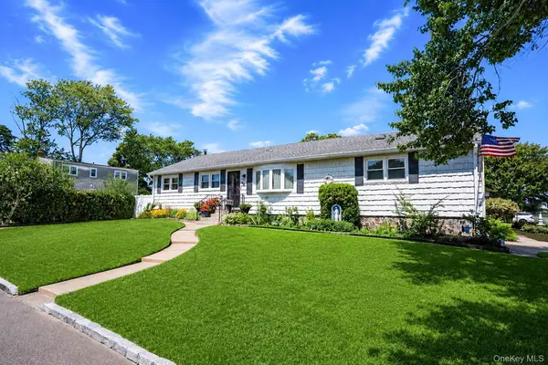 266 Albert ST, Lindenhurst, NY 11757