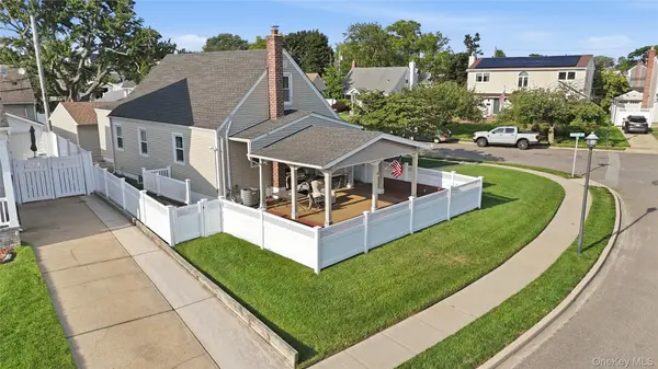 790 Woodside DR, Wantagh, NY 11793