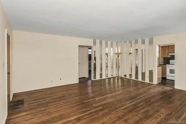 21-47 Utopia Pkwy #2, Whitestone, NY 11357