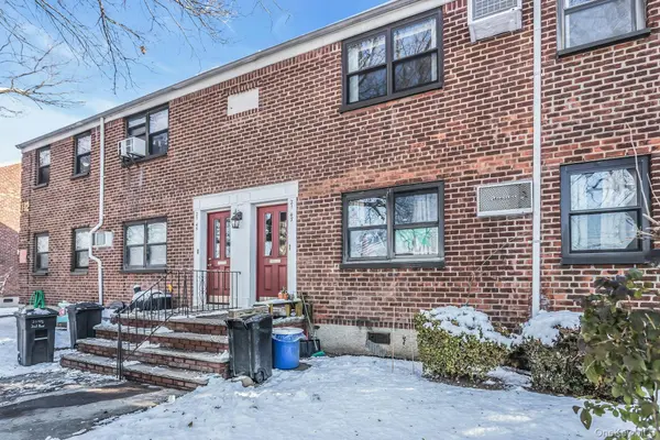 21-47 Utopia Pkwy #2, Whitestone, NY 11357