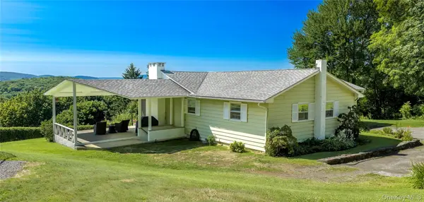 21 Overlook DR, Pawling, NY 12564