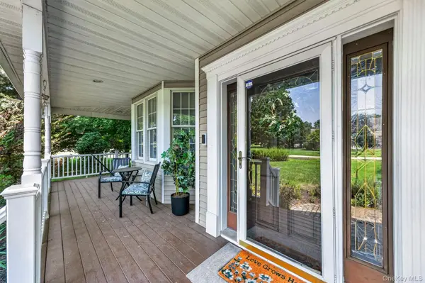 8 Angela CT, Hopewell Junction, NY 12533