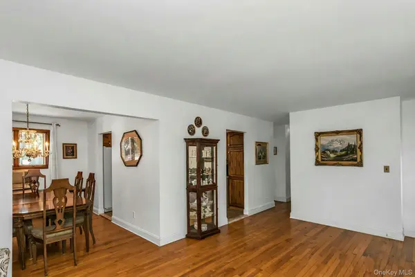 50 Jerome ST, Lindenhurst, NY 11757