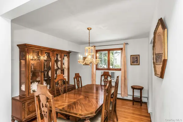50 Jerome ST, Lindenhurst, NY 11757