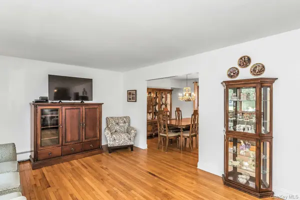 50 Jerome ST, Lindenhurst, NY 11757