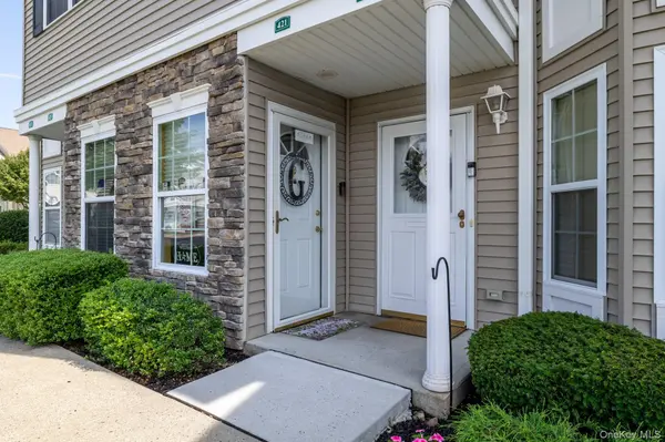 421 Autumn DR, East Meadow, NY 11554