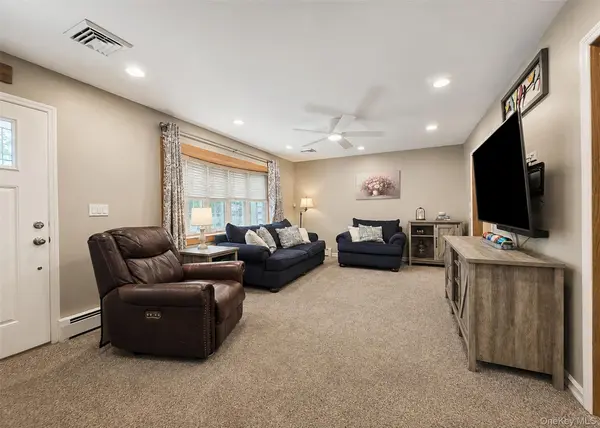 47 March CT, Selden, NY 11784