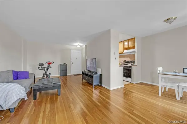 84-25 118 ST #3D, Kew Gardens, NY 11415