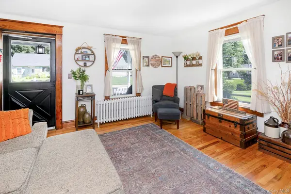 33 North AVE, Pleasant Valley, NY 12569