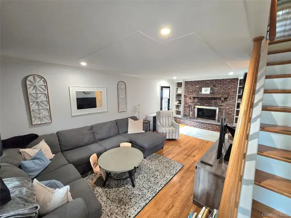 9 Runyon ST, Bay Shore, NY 11706