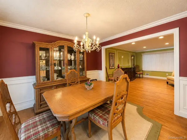 38 York DR, New City, NY 10956