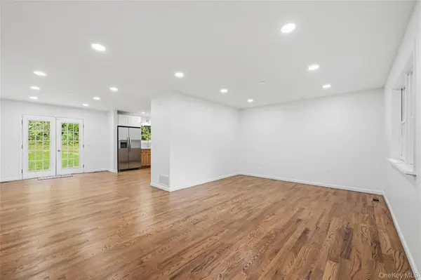 1 Christopher WAY, Marlboro, NY 12542
